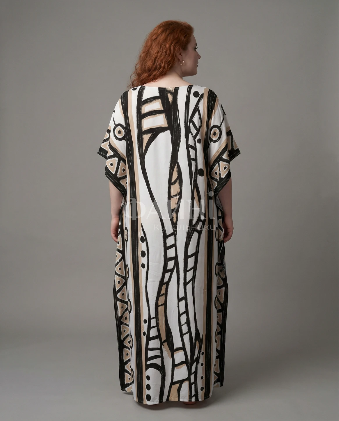 Біла туніка максі з геометричним принтом