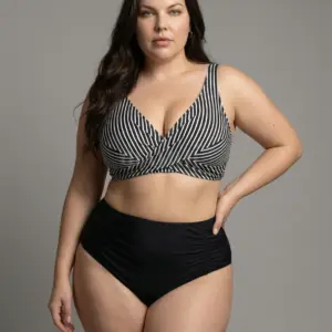 Жінка в купальнику з високою талією