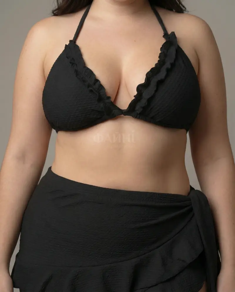 Чорний купальник з рюшами