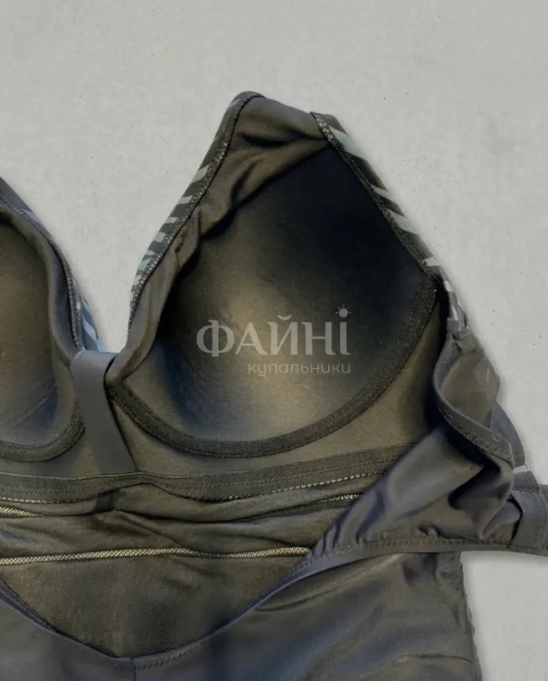 Чорний купальник із зебровим принтом