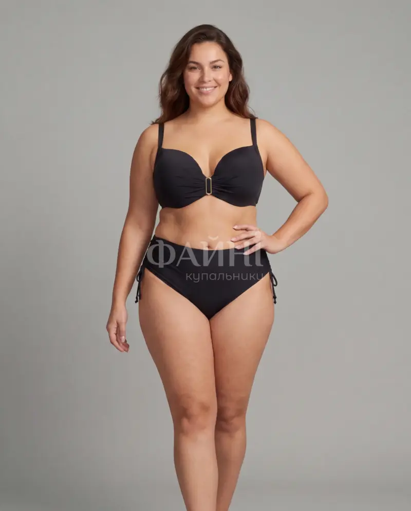 Kupalniki_com_ua 702 06 7 Жінка в чорному купальнику стоячи і усміхаючись