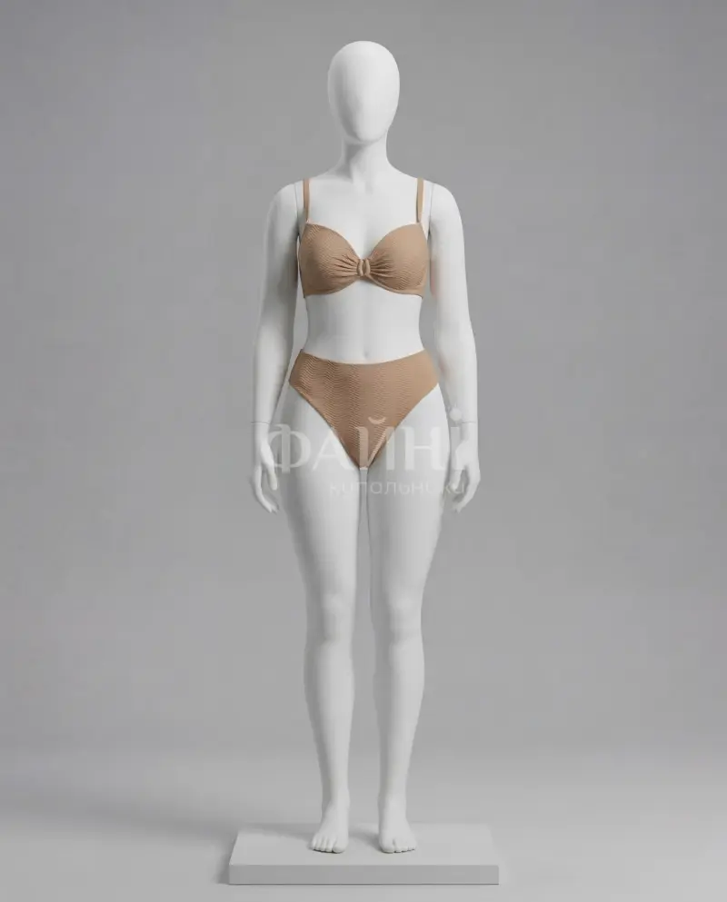 Бежевий купальник на манекені