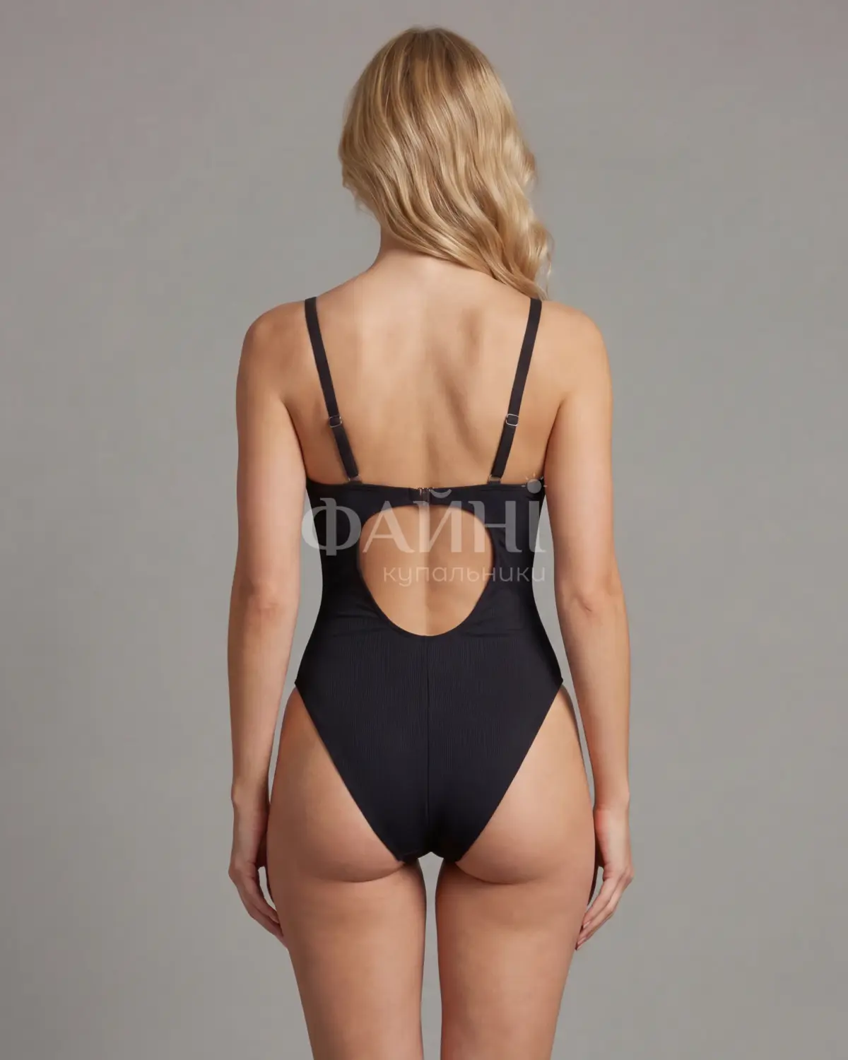 Чорний купальник з відкритою спиною