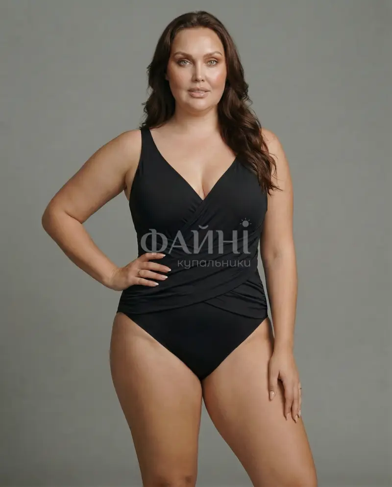Чорний купальник із драпіруванням