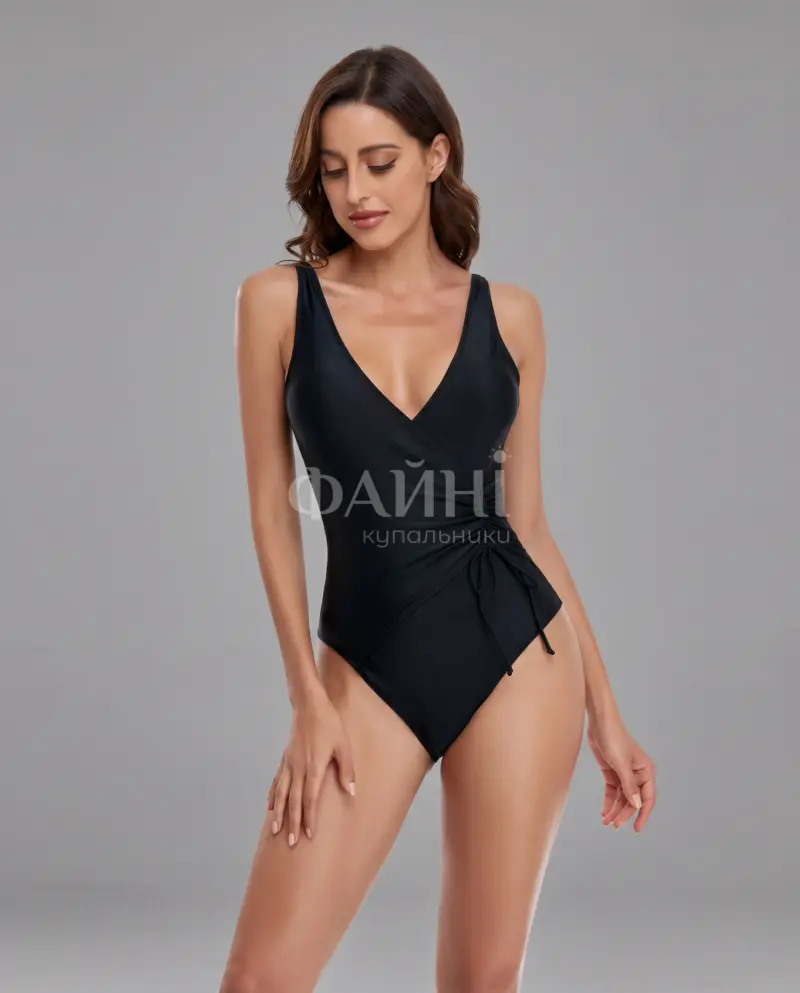 Kupalniki_com_ua 423 18 2 V6 Жінка в чорному купальнику