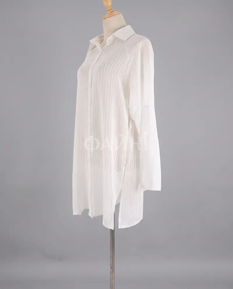 Kupalniki.com_.ua_405 81 1_9 Mannequin draping white striped long-sleeve shirt